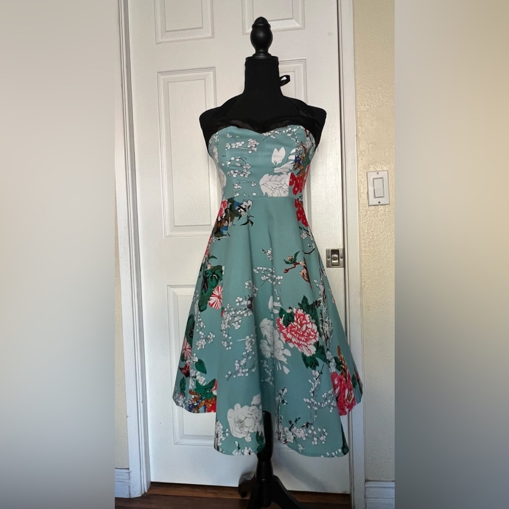 Dress Tells Womens Size Medium 1950’s style turquoise swing dress, floral accent